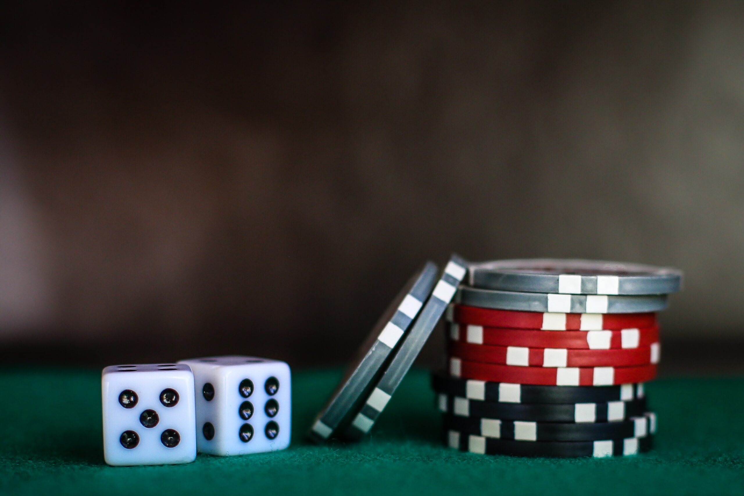 Slots vs. Poker: What’s Easier for Beginners? Slots vs. Poker: What’s Easier for Beginners?