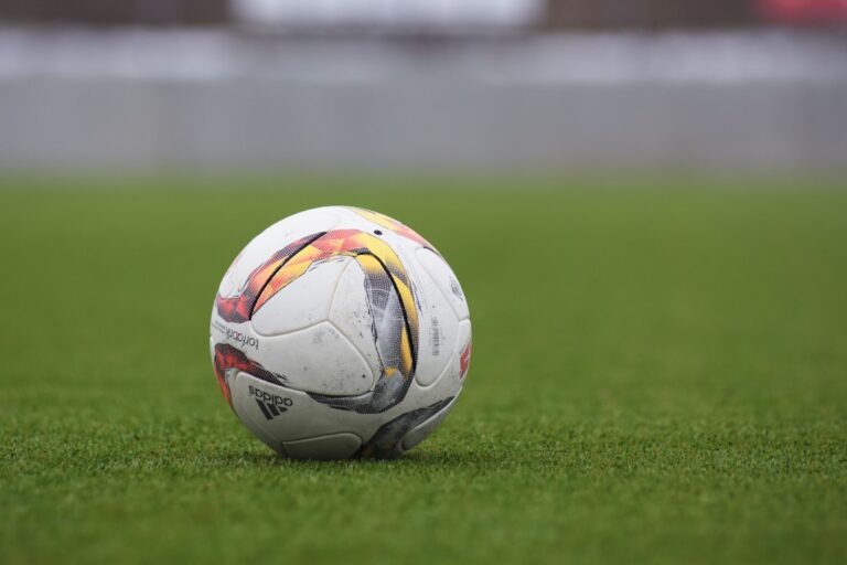 How Online Football Betting Platforms Are Enhancing the Matchday Experience in Vietnam
